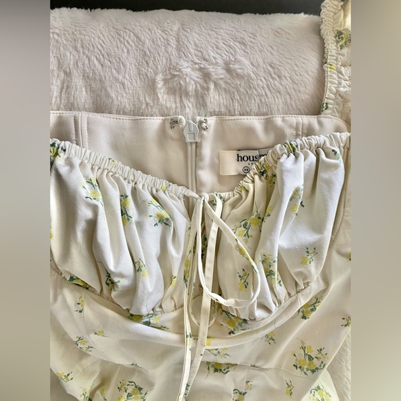 House of CB- TALLULAH 
IVORY FLORAL PUFF SLEEVE MIDI DRESS XS - Picture 4 of 12